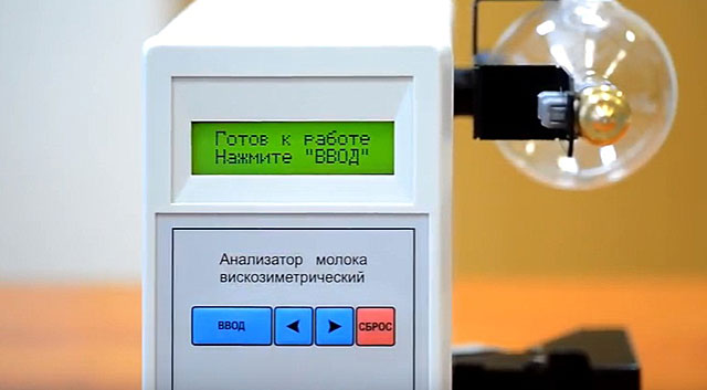 Показывает высокую точность