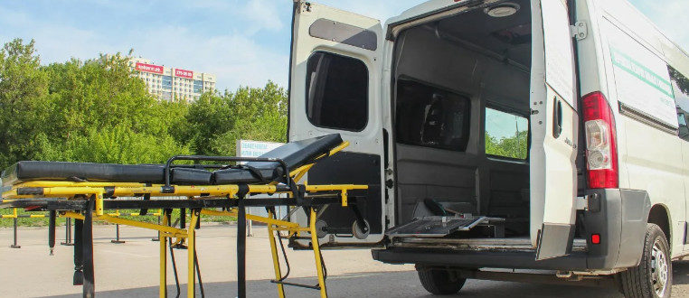 Перевозка лежачих больных: Удобство и безопасность на первом месте